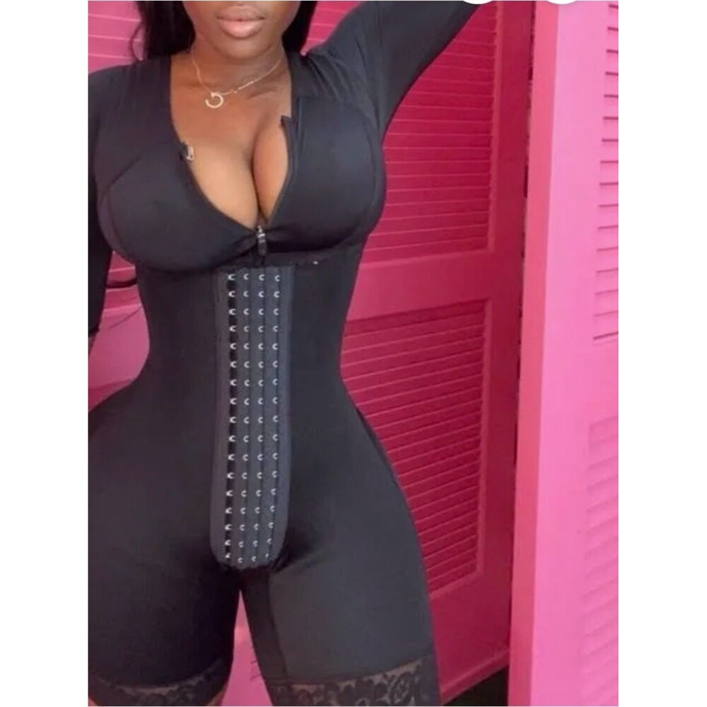 Curvy gyals Black Short-Sleeve Hook-Front Shaping Bodysuit